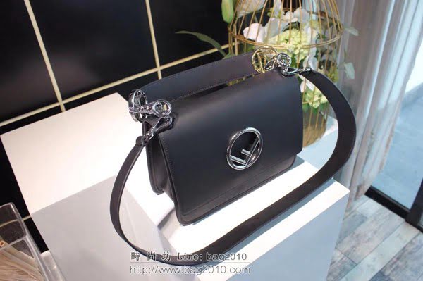 FENDI女包 黑色 KAN I LOGO 中號手袋 芬迪女斜挎包 可斜背或手拿  fdz2090